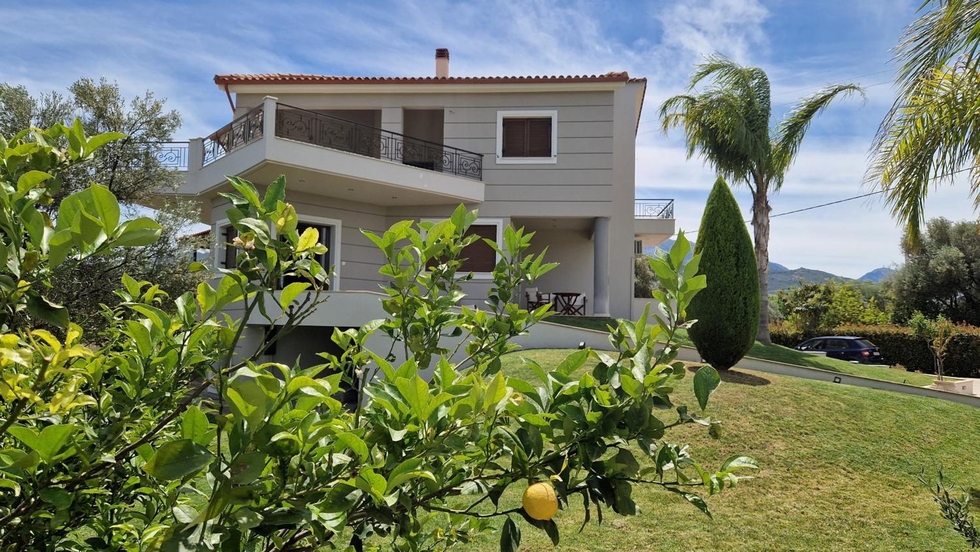 Dimitris Villa Aigio Bagian luar foto