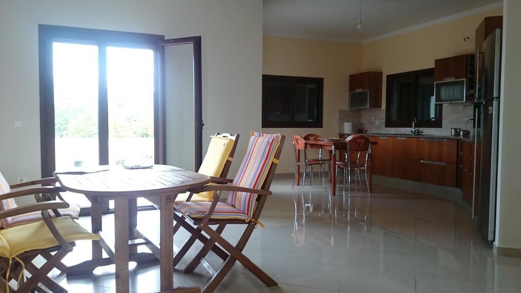 Dimitris Villa Aigio Bagian luar foto