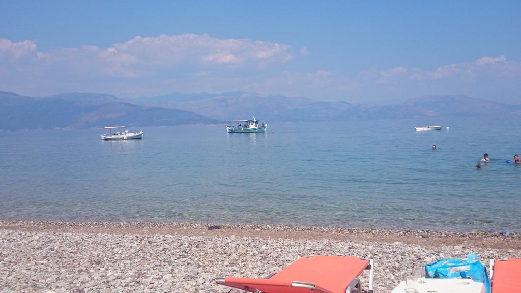 Dimitris Villa Aigio Bagian luar foto