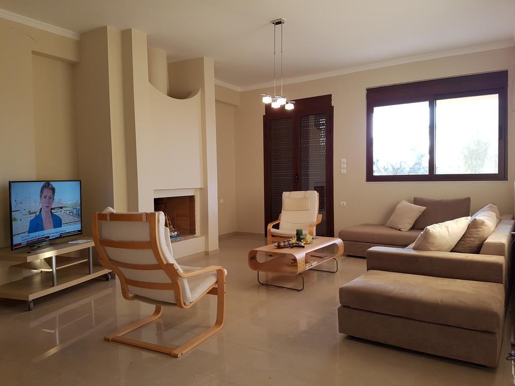 Dimitris Villa Aigio Bagian luar foto