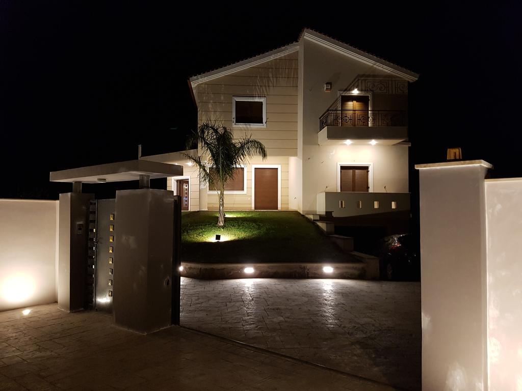 Dimitris Villa Aigio Bagian luar foto