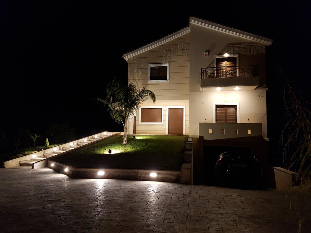 Dimitris Villa Aigio Bagian luar foto