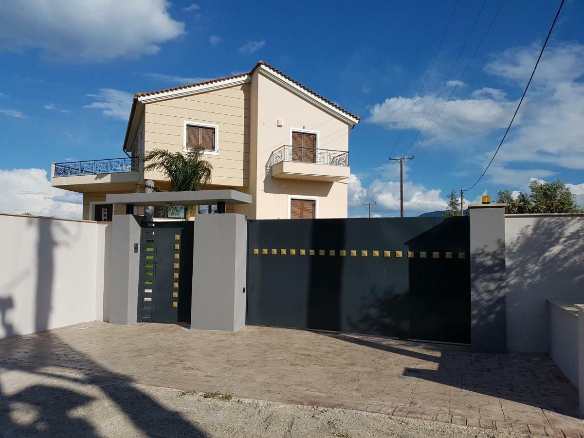 Dimitris Villa Aigio Bagian luar foto
