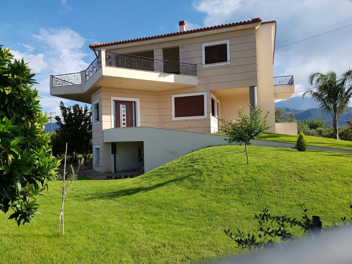 Dimitris Villa Aigio Bagian luar foto
