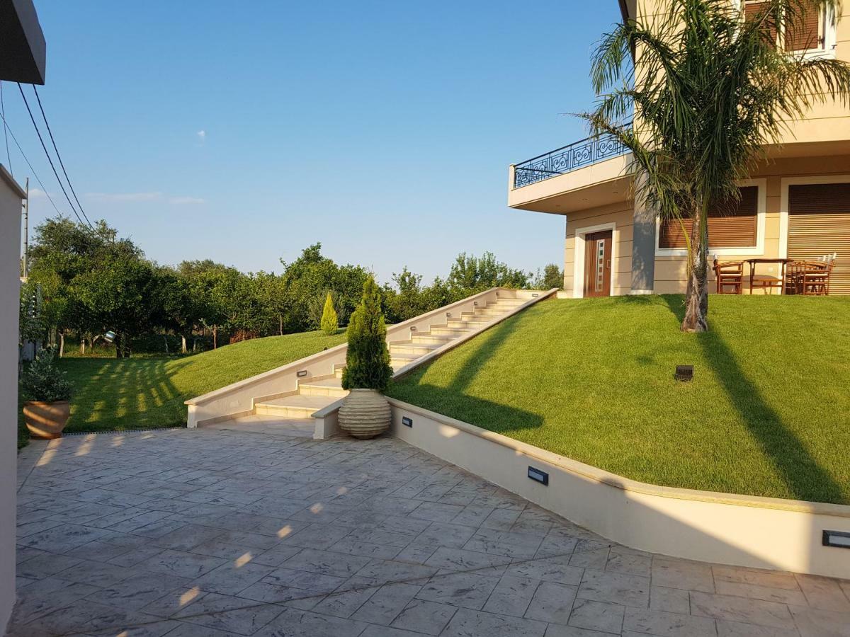 Dimitris Villa Aigio Bagian luar foto