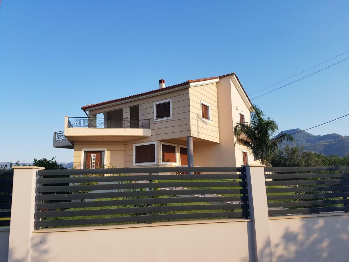 Dimitris Villa Aigio Bagian luar foto