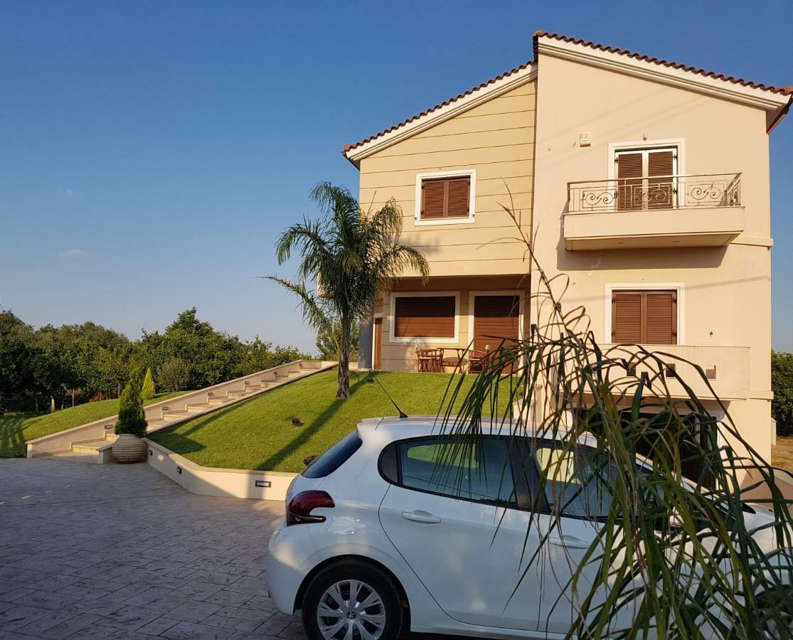 Dimitris Villa Aigio Bagian luar foto