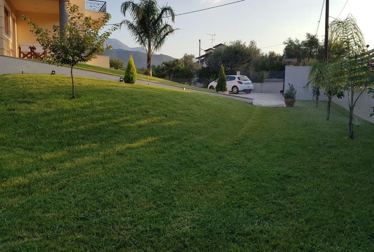 Dimitris Villa Aigio Bagian luar foto