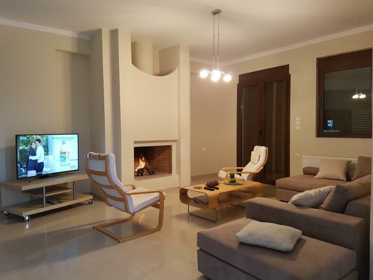Dimitris Villa Aigio Bagian luar foto