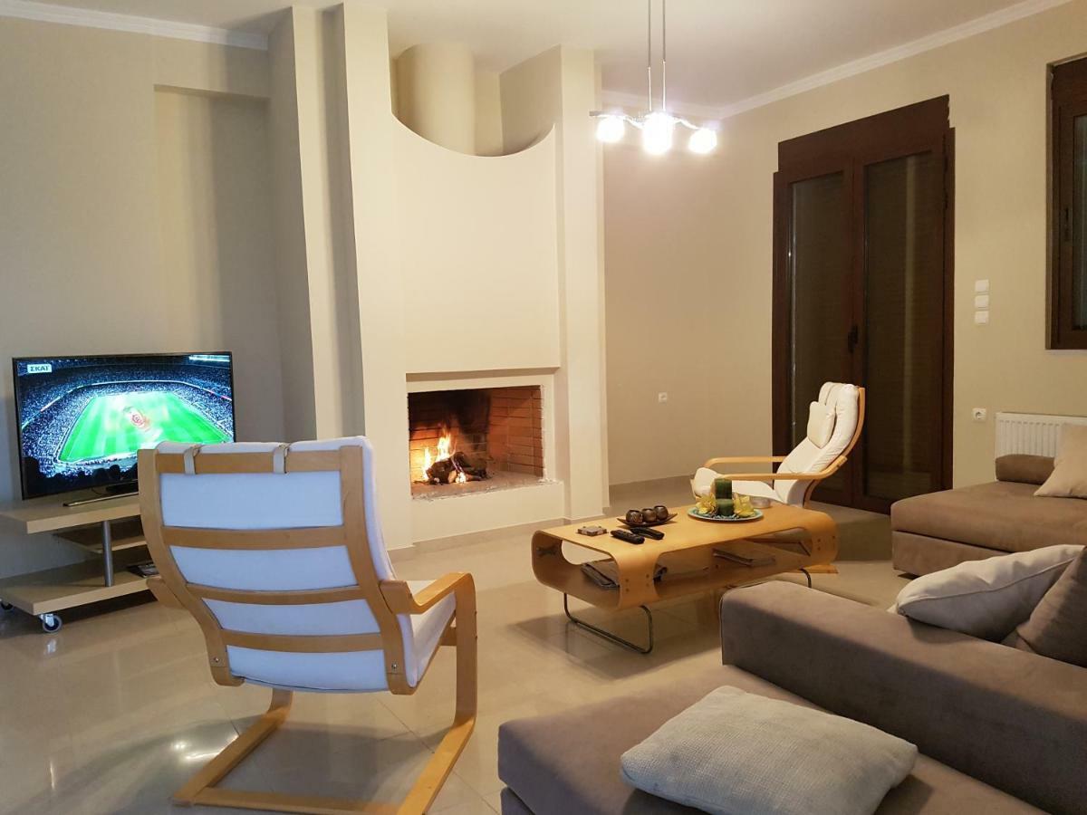 Dimitris Villa Aigio Bagian luar foto