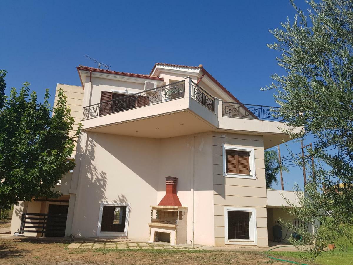 Dimitris Villa Aigio Bagian luar foto