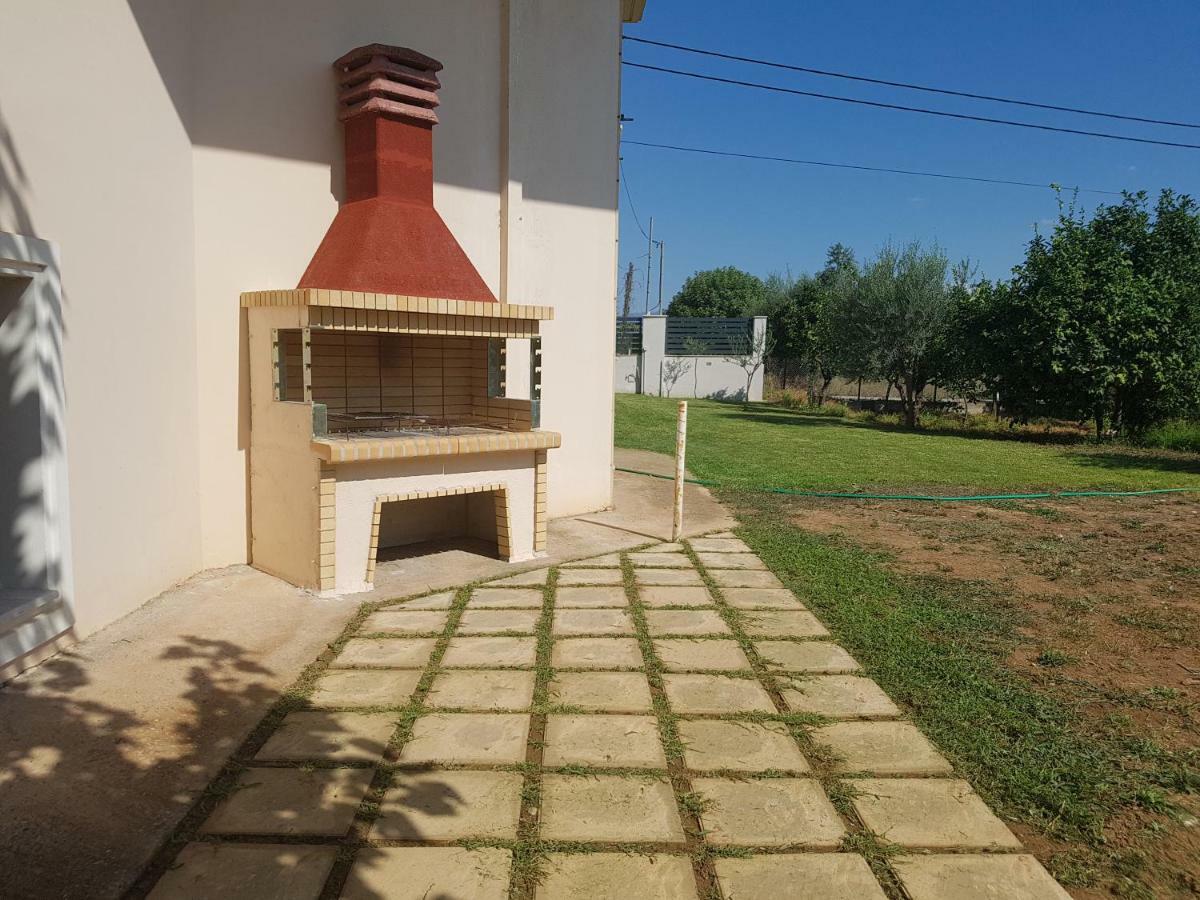 Dimitris Villa Aigio Bagian luar foto